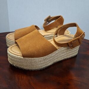 American Eagle Faux Suede Tan Ankle Buckle Strap Platform Espadrilles Sandals